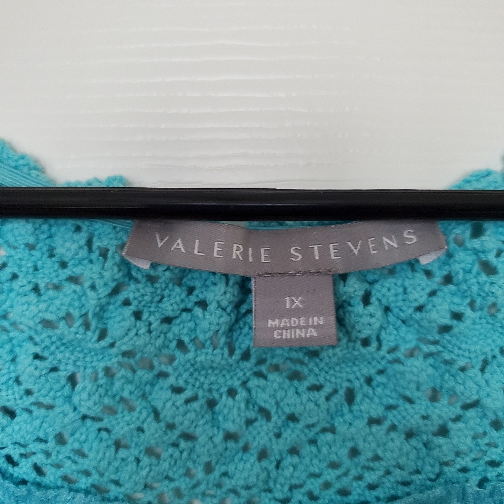 Valerie Stevens Plus Size Top - Picture 2 of 3